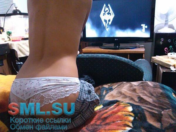 hot_girls_08.jpg Сексуальная попка знойной геймерши